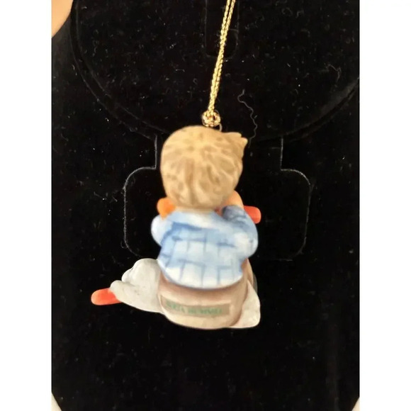 Berta Hummel Goebel 1997 "Sharing Christmas Sweets" Holiday Ornament - Picture 4 of 5